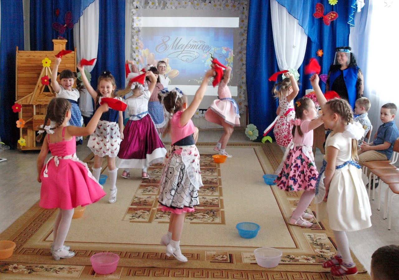 Танец детей подготовительной группы на 8 марта